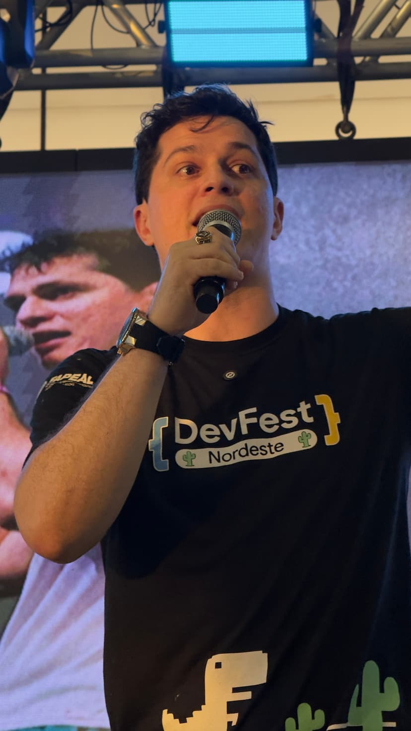 Durval Pereira palestrando